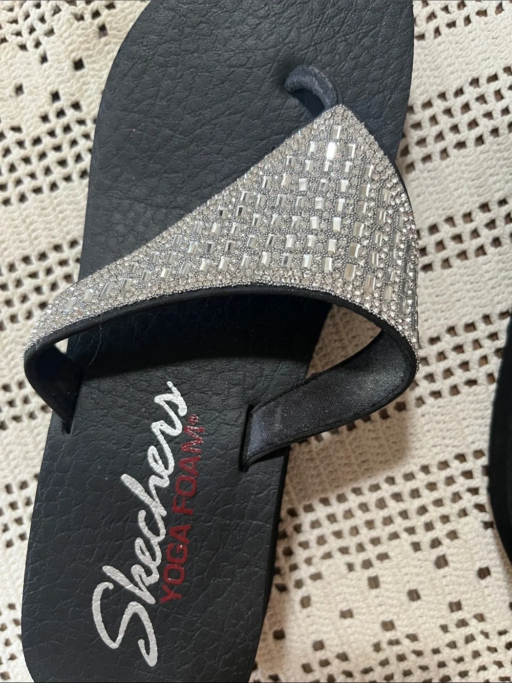 Skechers Black Platform Flip-Flops with Silver Rhinestone Straps size 7 NWOB